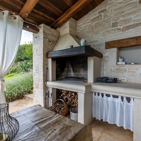 Zvonar Villa Rakotule