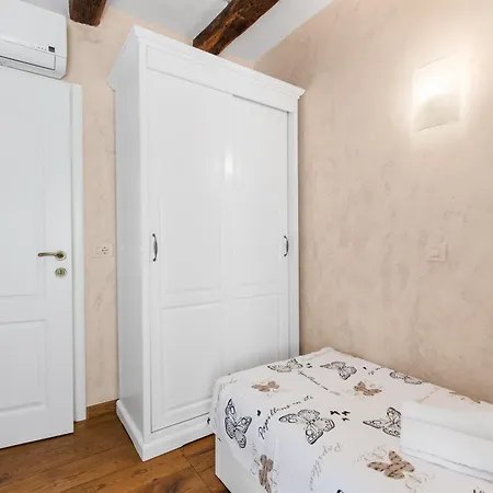 Zvonar Villa Rakotule