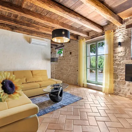 Zvonar Villa Rakotule